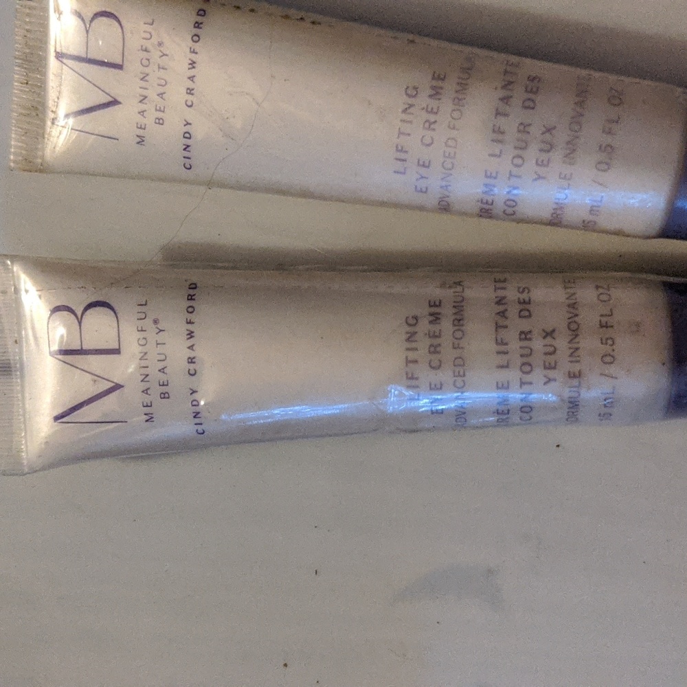 Meaningful beauty lifting eye creme